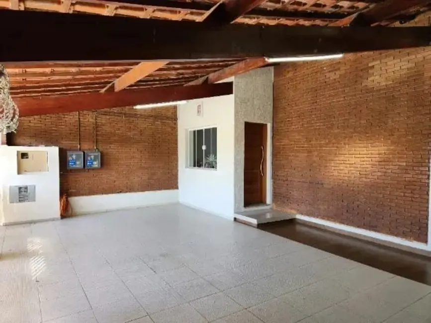 Foto 1 de Casa com 5 quartos à venda, 300m2 em Jardim Gurilândia, Taubate - SP