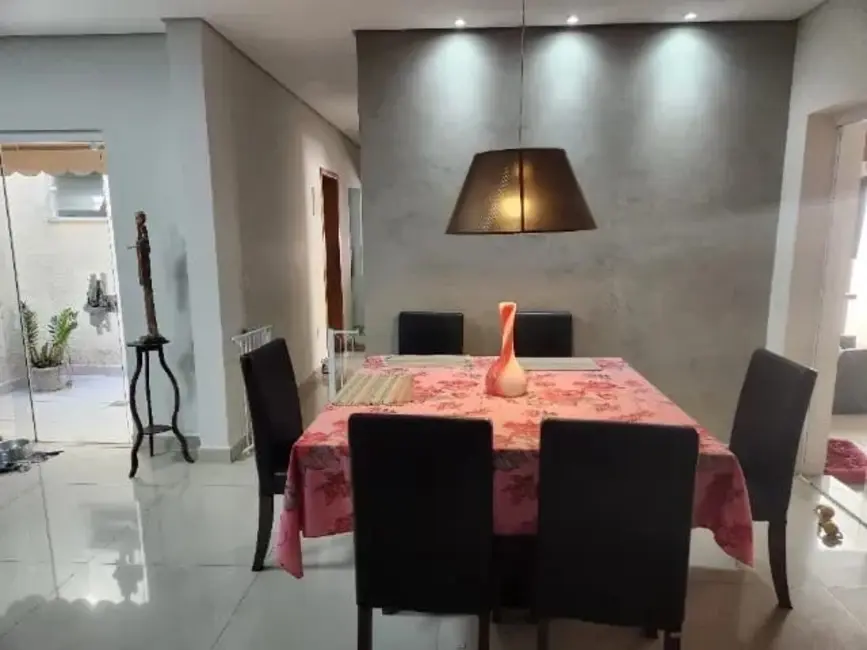 Foto 6 de Casa com 5 quartos à venda, 300m2 em Jardim Gurilândia, Taubate - SP