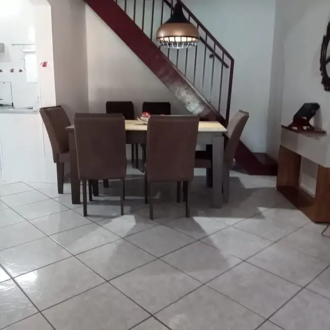 Foto 2 de Sobrado com 3 quartos à venda, 225m2 em Jardim América, Taubate - SP