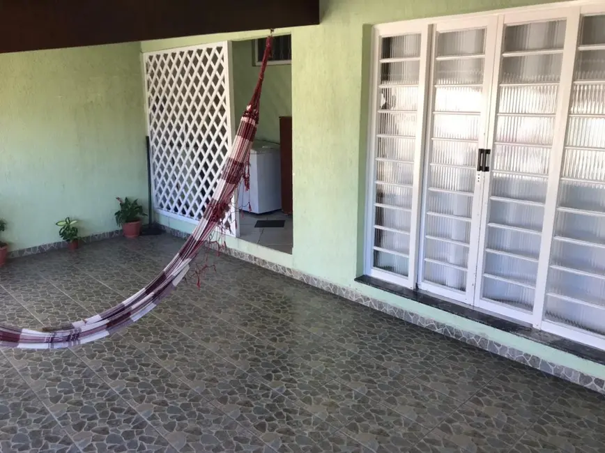 Foto 3 de Sobrado com 3 quartos à venda, 225m2 em Jardim América, Taubate - SP