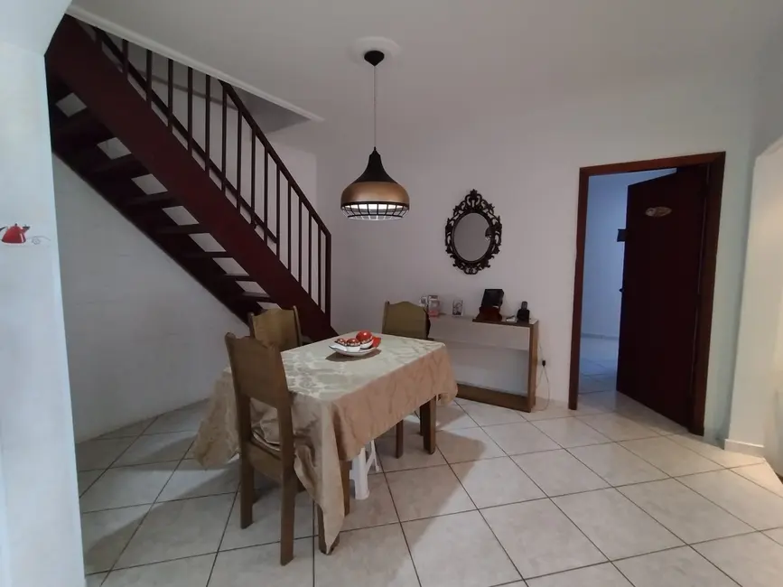 Foto 9 de Sobrado com 3 quartos à venda, 225m2 em Jardim América, Taubate - SP