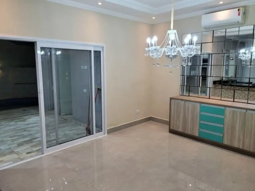 Foto 1 de Sobrado com 3 quartos à venda, 270m2 em Parque São Cristóvão, Taubate - SP