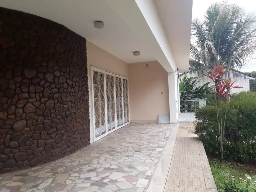 Foto 1 de Casa com 3 quartos à venda e para alugar, 235m2 em Pindamonhangaba - SP