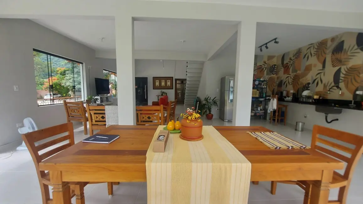 Foto 2 de Sobrado com 4 quartos à venda, 160m2 em Ubatuba - SP