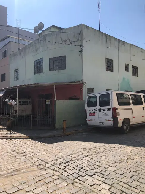 Sobrado com 8 quartos à venda, 250m2 em Aparecida - SP - imagem 1 Foto 1 de Sobrado com 8 quartos à venda, 250m2 em Aparecida - SP