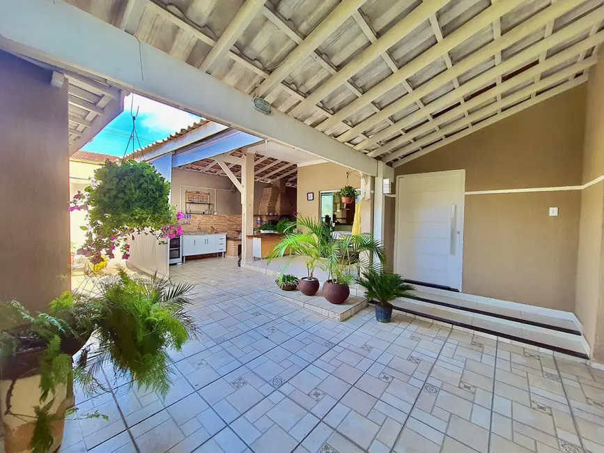 Foto 2 de Casa com 3 quartos à venda, 200m2 em Jardim Santa Cecília, Pindamonhangaba - SP