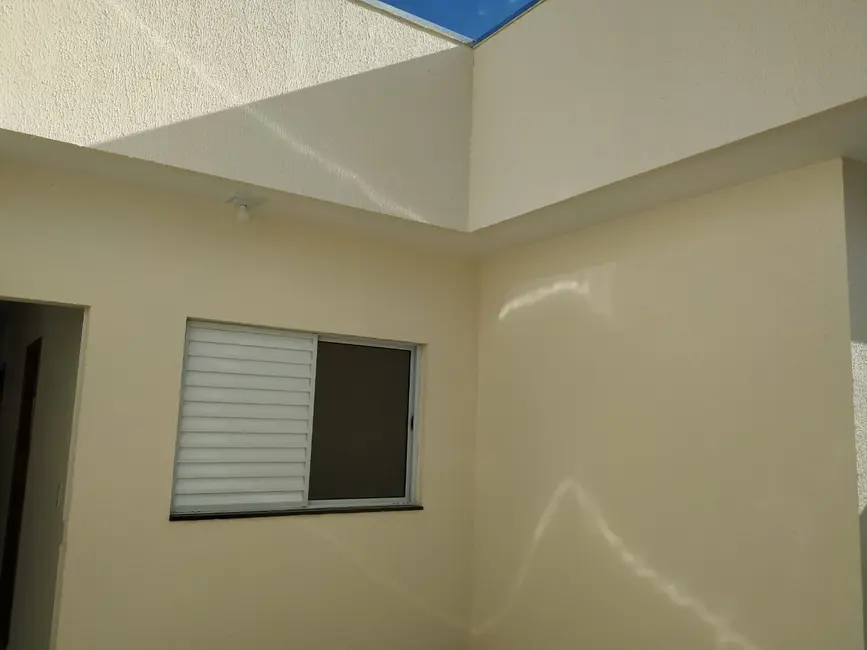 Foto 2 de Casa com 2 quartos à venda, 73m2 em Residencial Estoril, Taubate - SP