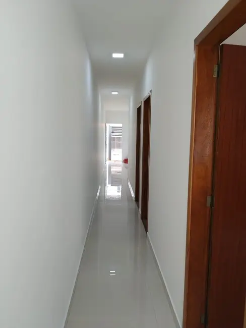 Foto 3 de Casa com 2 quartos à venda, 73m2 em Residencial Estoril, Taubate - SP