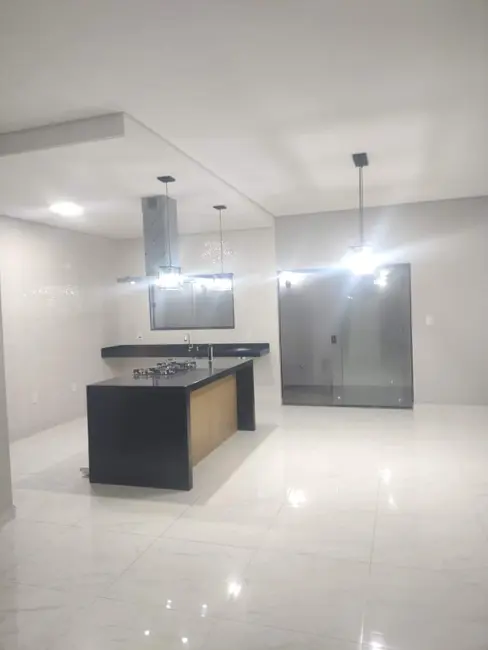 Foto 7 de Sobrado com 3 quartos à venda, 203m2 em Pindamonhangaba - SP