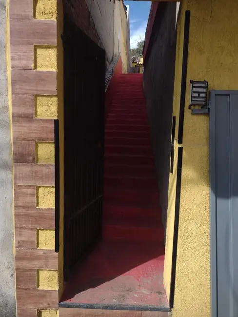 Sobrado com 3 quartos à venda e para alugar, 210m2 em Aparecida - SP - imagem 2 Foto 2 de Sobrado com 3 quartos à venda e para alugar, 210m2 em Aparecida - SP