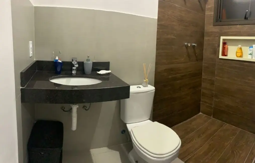 Foto 3 de Casa com 2 quartos à venda, 110m2 em Pindamonhangaba - SP