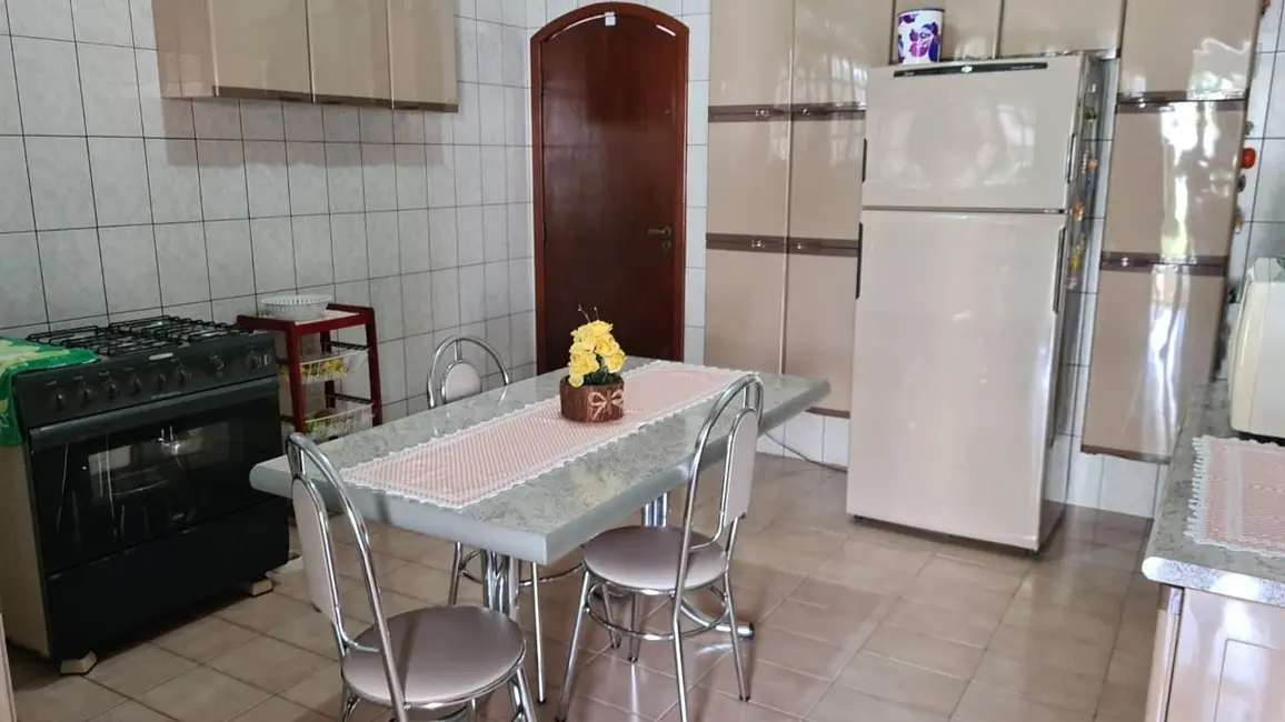 Foto 7 de Sobrado com 4 quartos à venda, 240m2 em Crispim, Pindamonhangaba - SP