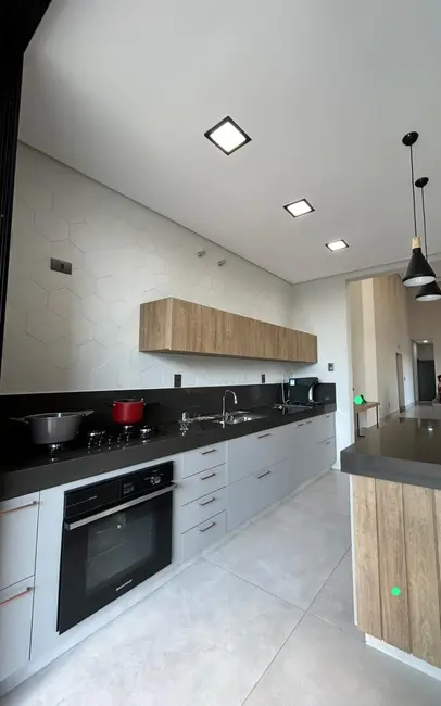 Foto 2 de Casa de Condomínio com 3 quartos à venda, 245m2 em Mombaça, Pindamonhangaba - SP