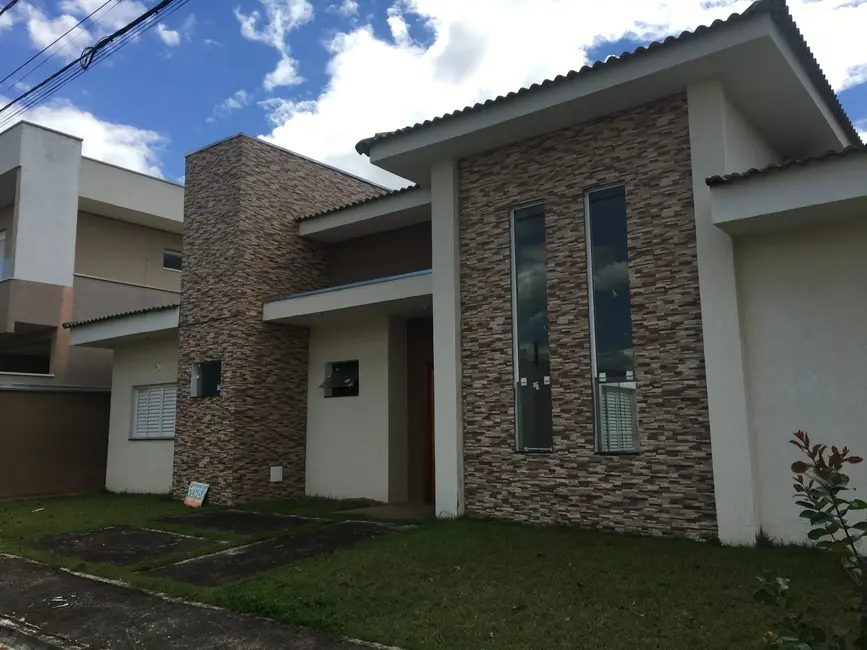 Foto 2 de Casa de Condomínio com 3 quartos à venda, 166m2 em Tremembe - SP