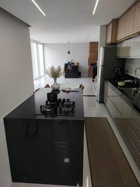 Foto 6 de Casa de Condomínio com 3 quartos à venda, 180m2 em Tremembe - SP