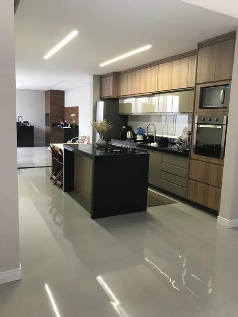 Foto 2 de Casa de Condomínio com 3 quartos à venda, 180m2 em Tremembe - SP