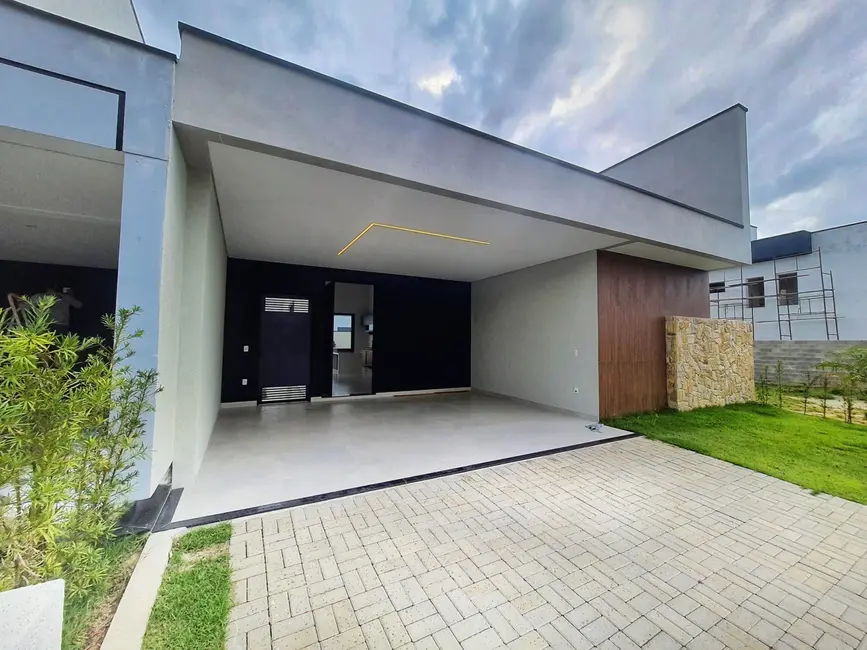 Foto 3 de Casa de Condomínio com 3 quartos à venda, 143m2 em Jardim Marlene Miranda, Taubate - SP