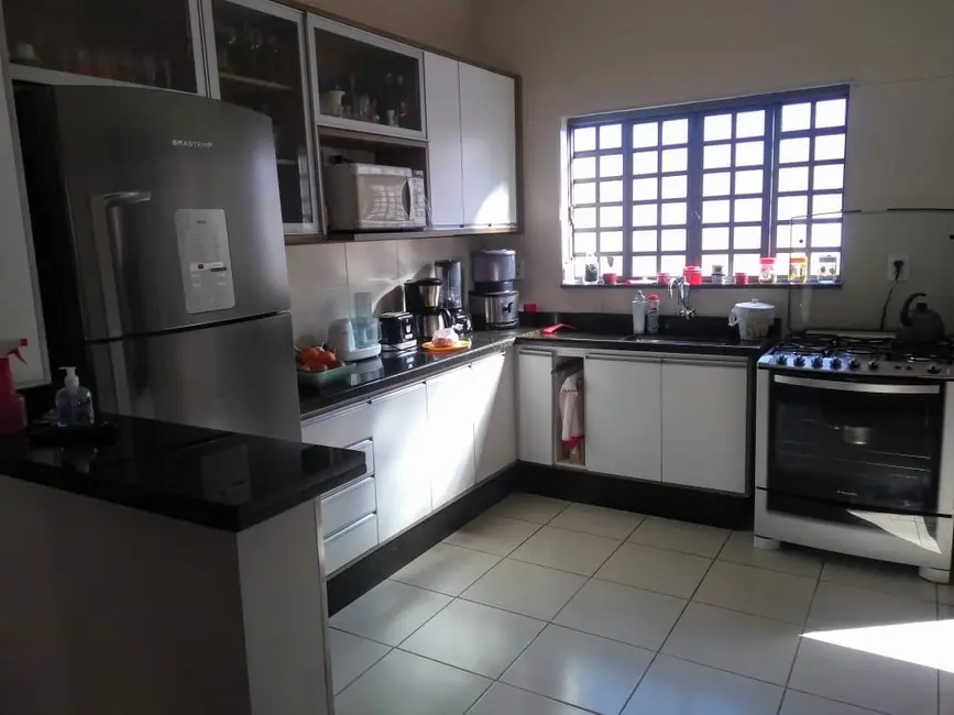 Foto 1 de Casa com 2 quartos à venda, 150m2 em Pindamonhangaba - SP