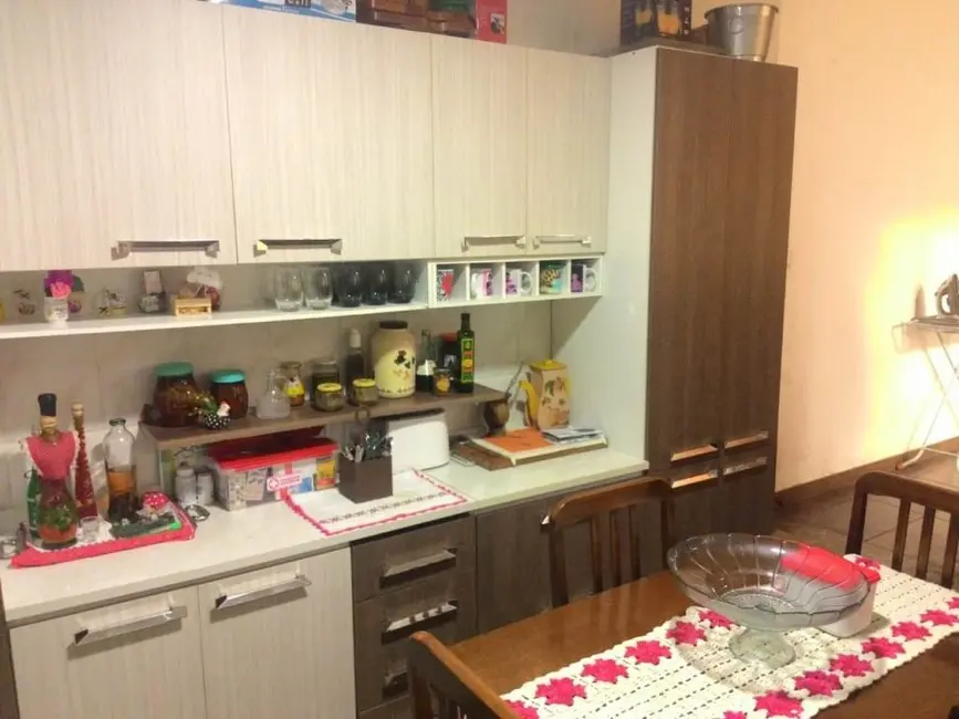 Foto 2 de Sobrado com 5 quartos à venda, 265m2 em Pindamonhangaba - SP