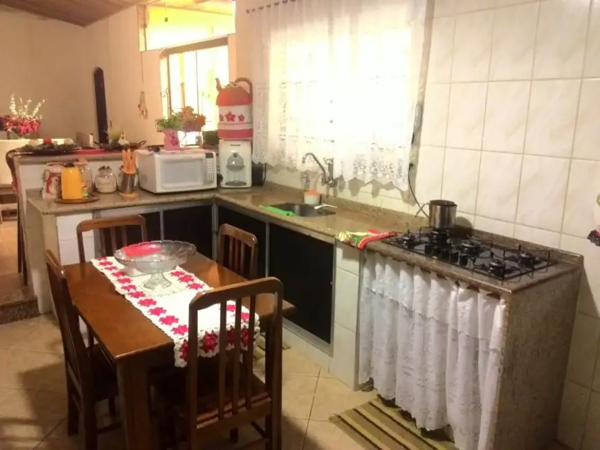 Foto 9 de Sobrado com 5 quartos à venda, 265m2 em Pindamonhangaba - SP