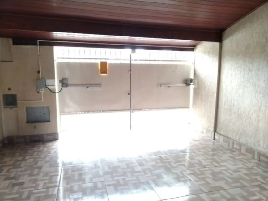 Sobrado com 3 quartos à venda, 167m2 em Jardim Eloyna, Pindamonhangaba - SP - imagem 7 Foto 7 de Sobrado com 3 quartos à venda, 167m2 em Jardim Eloyna, Pindamonhangaba - SP
