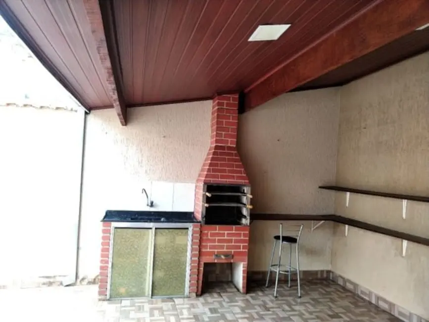 Sobrado com 3 quartos à venda, 167m2 em Jardim Eloyna, Pindamonhangaba - SP - imagem 3 Foto 3 de Sobrado com 3 quartos à venda, 167m2 em Jardim Eloyna, Pindamonhangaba - SP