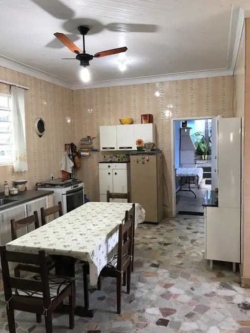 Casa com 3 quartos à venda, 220m2 em Centro, Aparecida - SP - imagem 6 Foto 6 de Casa com 3 quartos à venda, 220m2 em Centro, Aparecida - SP