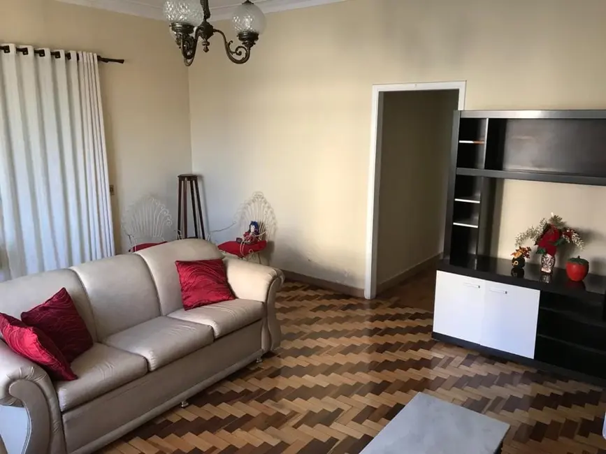 Casa com 3 quartos à venda, 220m2 em Centro, Aparecida - SP - imagem 5 Foto 5 de Casa com 3 quartos à venda, 220m2 em Centro, Aparecida - SP