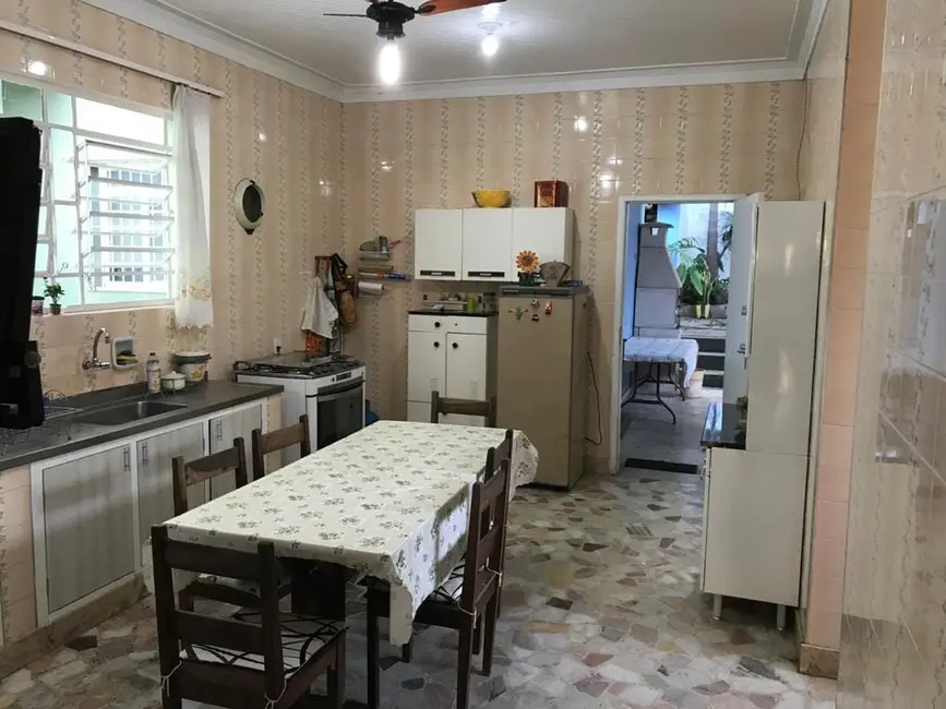 Casa com 3 quartos à venda, 220m2 em Centro, Aparecida - SP - imagem 7 Foto 7 de Casa com 3 quartos à venda, 220m2 em Centro, Aparecida - SP