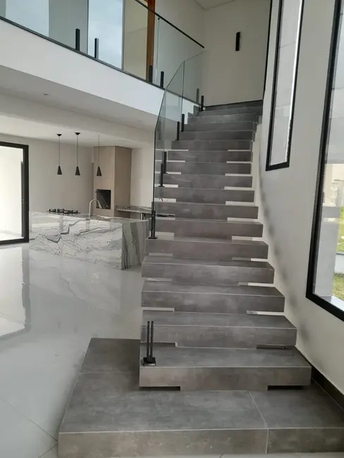 Foto 6 de Sobrado com 4 quartos à venda, 320m2 em Tremembe - SP