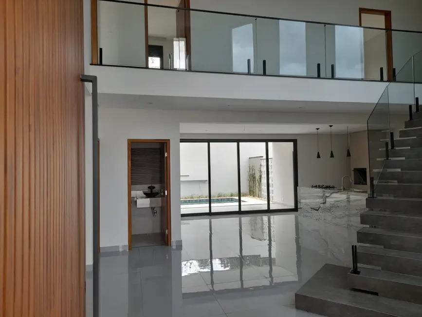 Foto 1 de Sobrado com 4 quartos à venda, 320m2 em Tremembe - SP