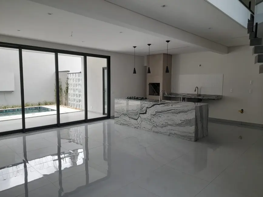 Foto 2 de Sobrado com 4 quartos à venda, 320m2 em Tremembe - SP