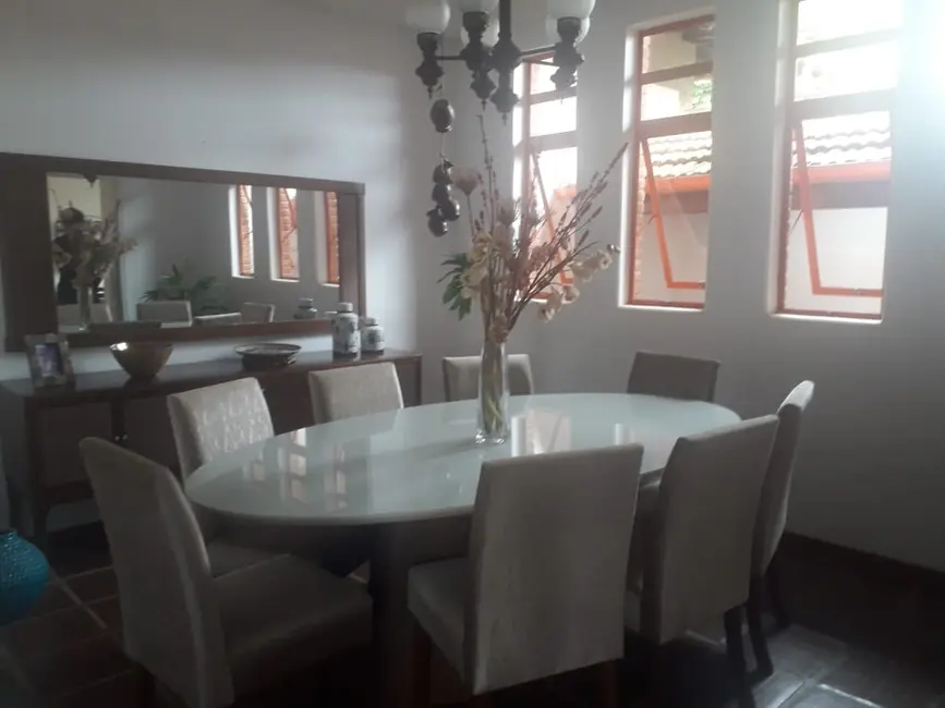 Foto 1 de Casa com 3 quartos à venda, 400m2 em Guaratingueta - SP
