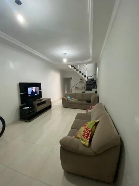 Foto 4 de Sobrado com 3 quartos à venda, 172m2 em Jardim do Lago, Taubate - SP