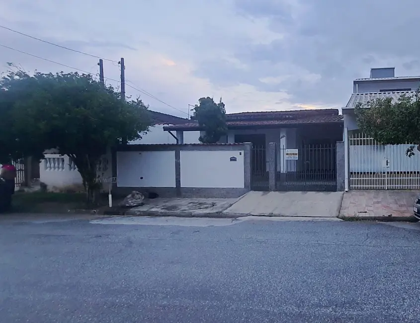 Foto 1 de Casa com 4 quartos à venda, 150m2 em Loteamento Residencial Andrade, Pindamonhangaba - SP