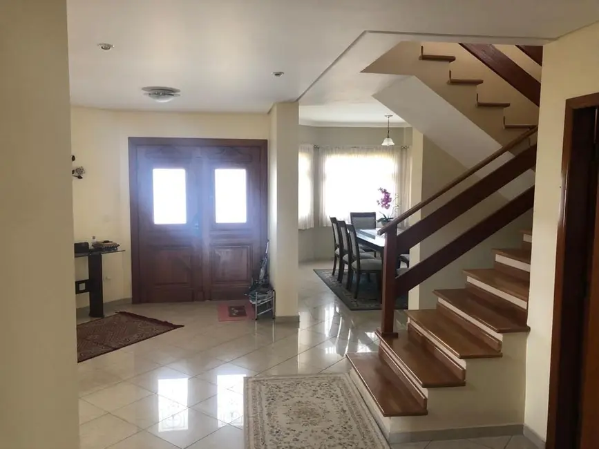 Foto 3 de Casa de Condomínio com 3 quartos à venda, 320m2 em Taubate - SP