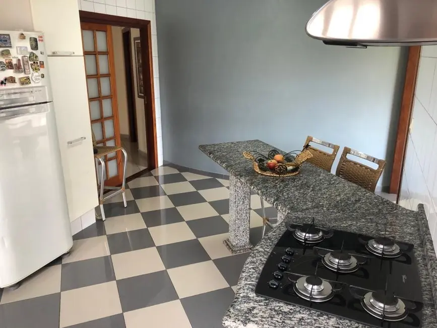 Casa de Condomínio com 3 quartos à venda, 320m2 em Taubate - SP - imagem 8 Foto 8 de Casa de Condomínio com 3 quartos à venda, 320m2 em Taubate - SP