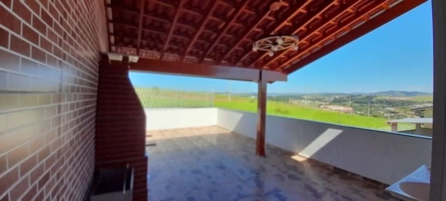 Sobrado com 3 quartos à venda, 210m2 em Jardim Hípica Pinheiro, Taubate - SP - imagem 4 Foto 4 de Sobrado com 3 quartos à venda, 210m2 em Jardim Hípica Pinheiro, Taubate - SP