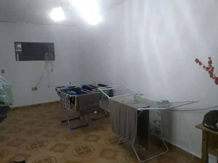 Foto 2 de Casa com 4 quartos à venda, 95m2 em Parque São Domingos, Pindamonhangaba - SP