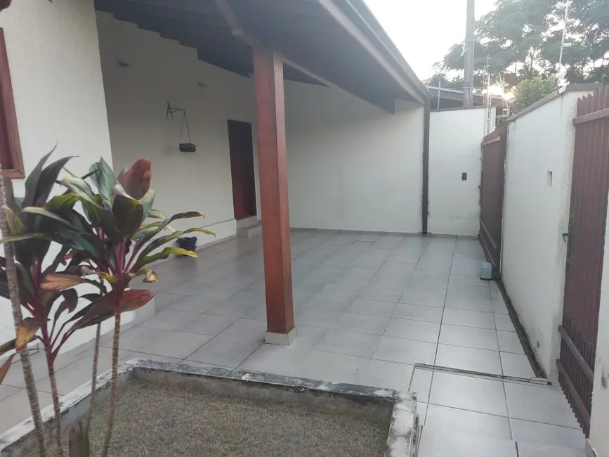 Foto 3 de Casa com 3 quartos à venda, 160m2 em Vila Suiça, Pindamonhangaba - SP