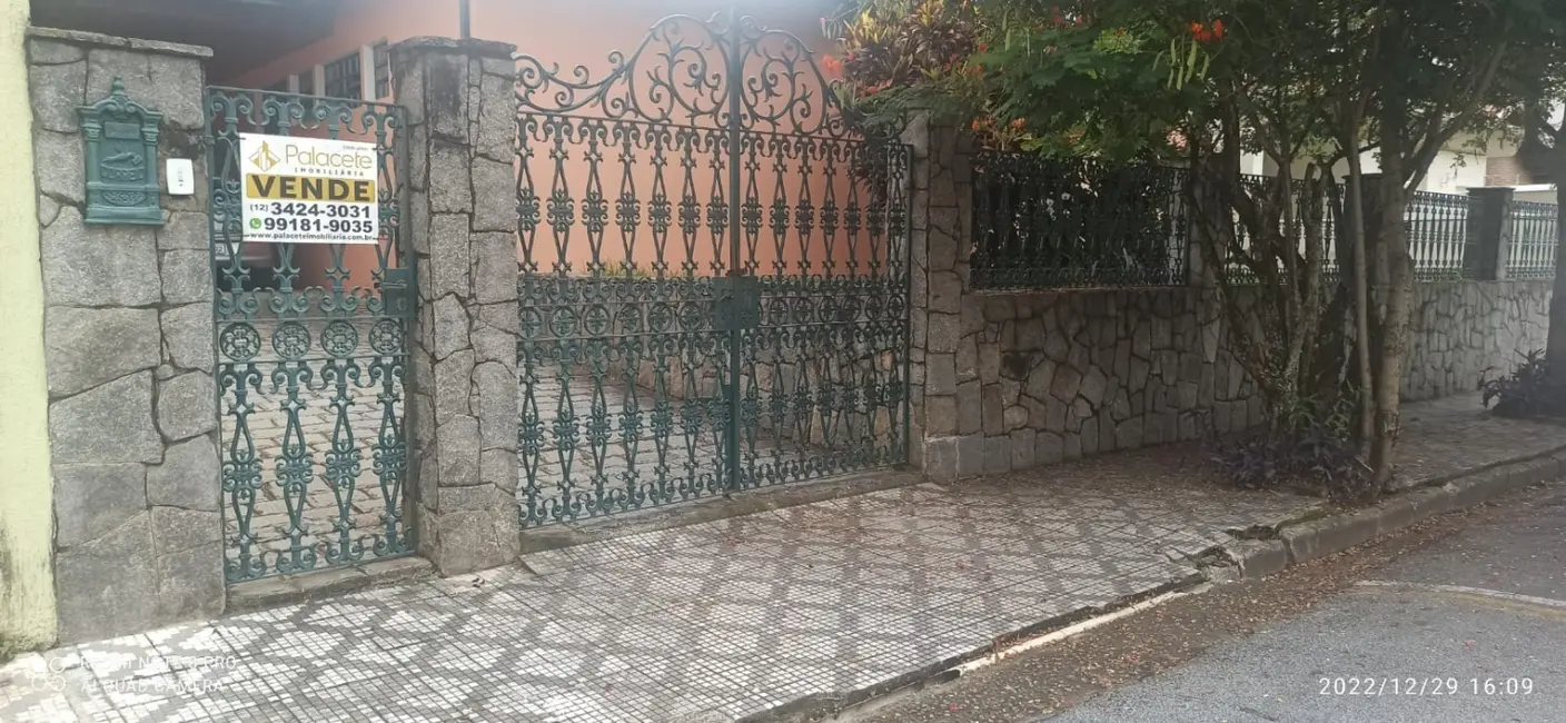 Foto 1 de Casa com 4 quartos à venda, 304m2 em Centro, Taubate - SP