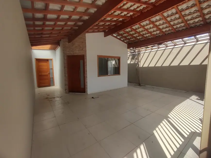 Foto 2 de Casa com 3 quartos à venda, 147m2 em Nossa Senhora do Perpétuo Socorro, Pindamonhangaba - SP