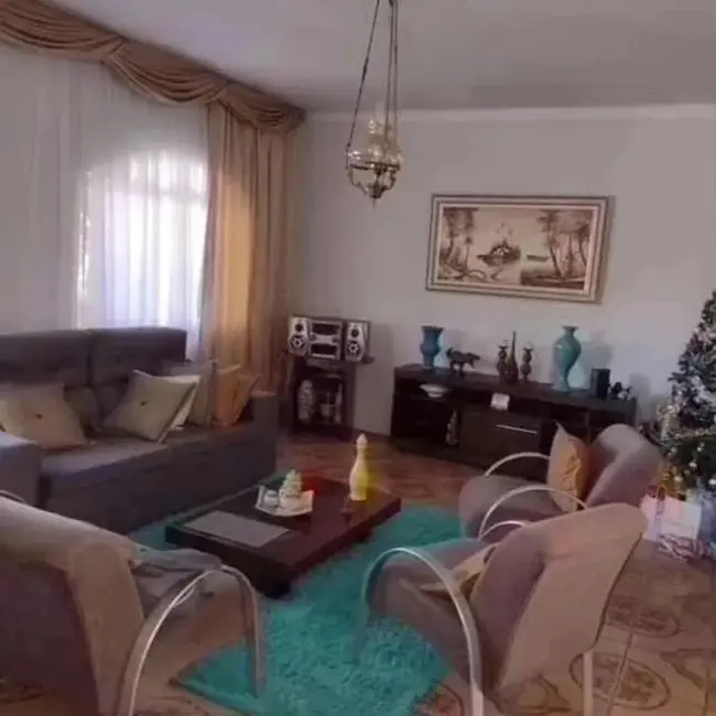 Sobrado com 5 quartos à venda e para alugar, 300m2 em Jardim das Nações, Taubate - SP - imagem 6 Foto 6 de Sobrado com 5 quartos à venda e para alugar, 300m2 em Jardim das Nações, Taubate - SP