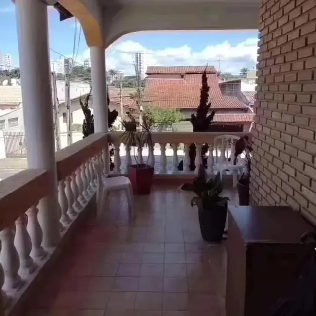 Sobrado com 5 quartos à venda e para alugar, 300m2 em Jardim das Nações, Taubate - SP - imagem 4 Foto 4 de Sobrado com 5 quartos à venda e para alugar, 300m2 em Jardim das Nações, Taubate - SP