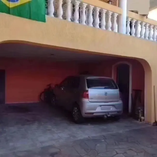 Sobrado com 5 quartos à venda e para alugar, 300m2 em Jardim das Nações, Taubate - SP - imagem 5 Foto 5 de Sobrado com 5 quartos à venda e para alugar, 300m2 em Jardim das Nações, Taubate - SP