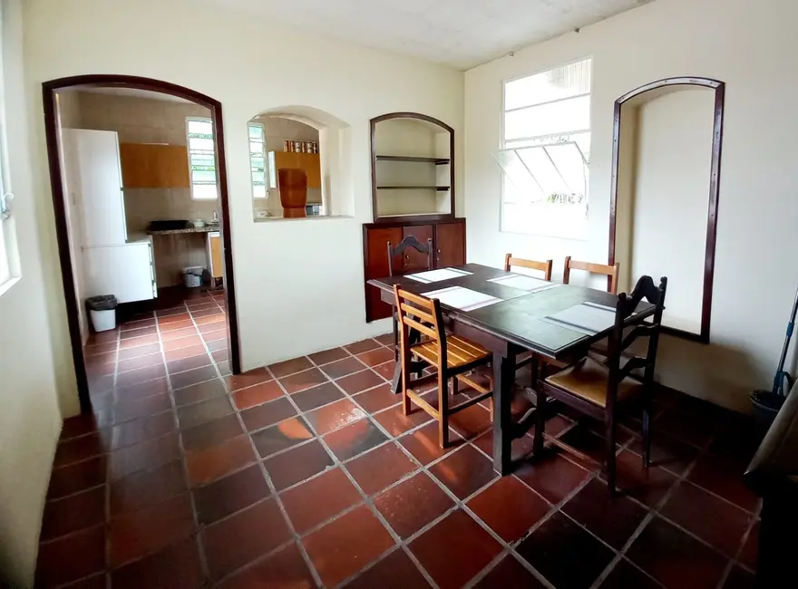 Foto 4 de Casa com 5 quartos à venda e para alugar, 400m2 em Loteamento Residencial Andrade, Pindamonhangaba - SP