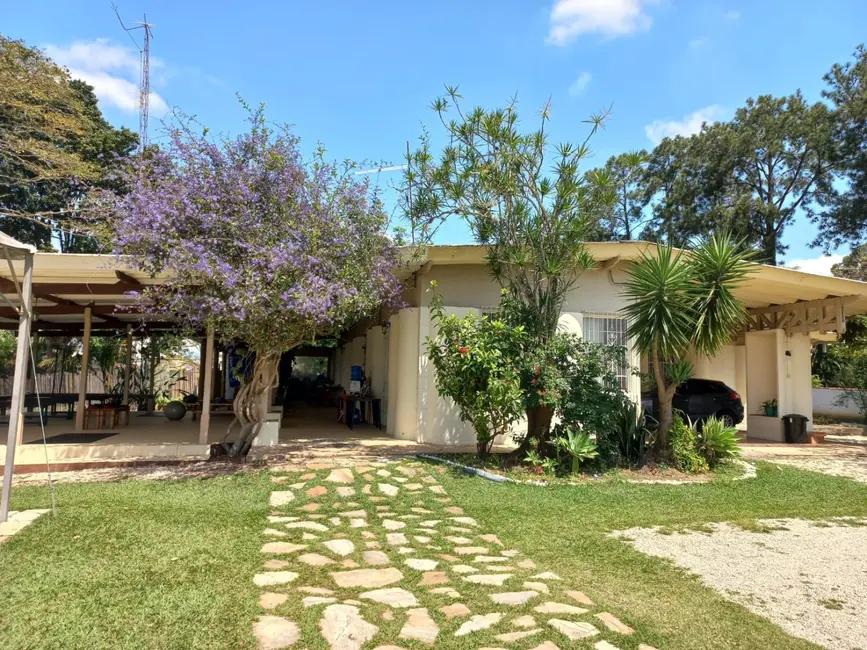 Foto 1 de Casa com 5 quartos à venda e para alugar, 400m2 em Loteamento Residencial Andrade, Pindamonhangaba - SP