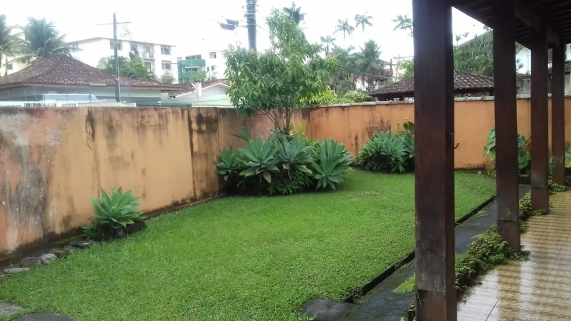Foto 2 de Casa com 5 quartos à venda, 1000m2 em Ubatuba - SP