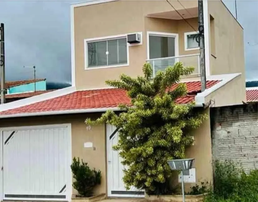 Foto 1 de Sobrado com 4 quartos à venda, 220m2 em Roseira - SP