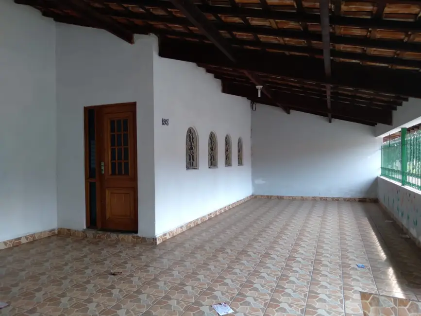 Foto 2 de Casa com 4 quartos à venda, 166m2 em Jardim Carlota, Pindamonhangaba - SP